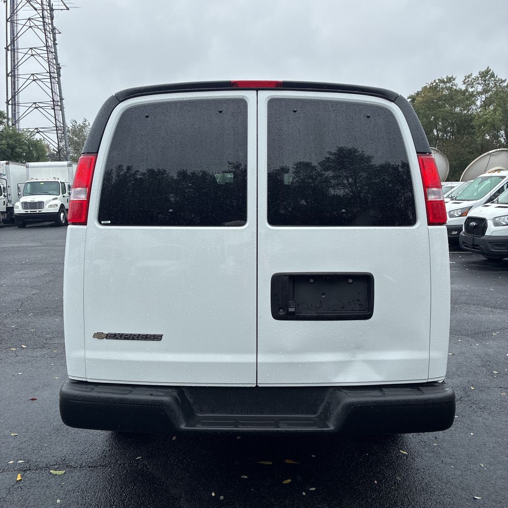 2025 Chevrolet Express LS 3500
