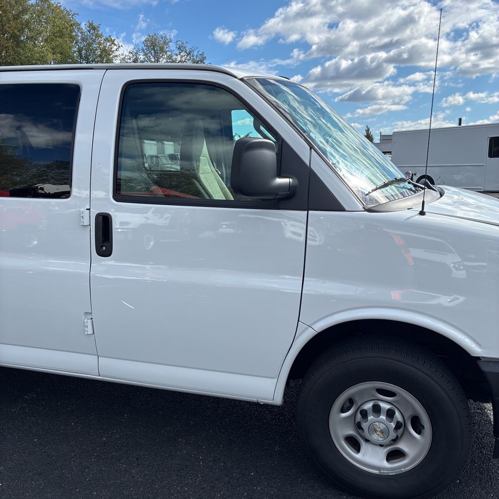 2025 Chevrolet Express LS 3500