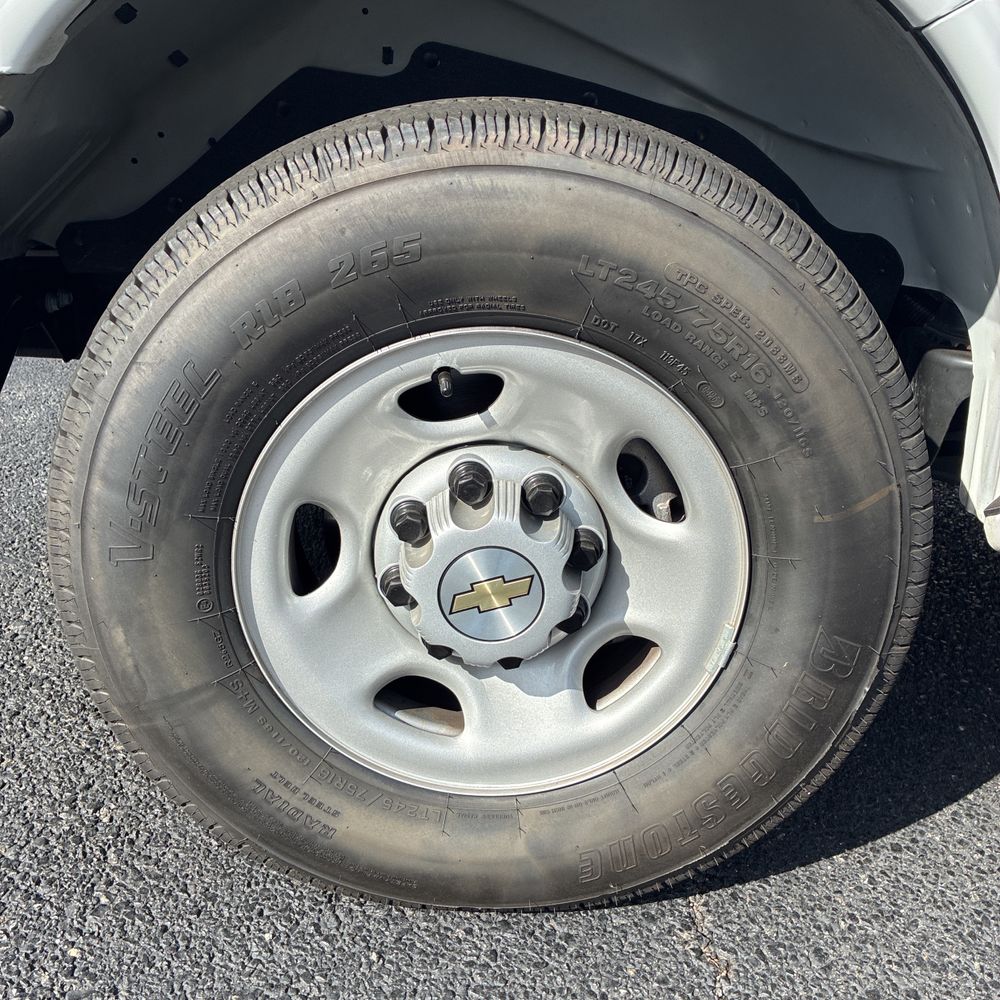 2025 Chevrolet Express LS 3500