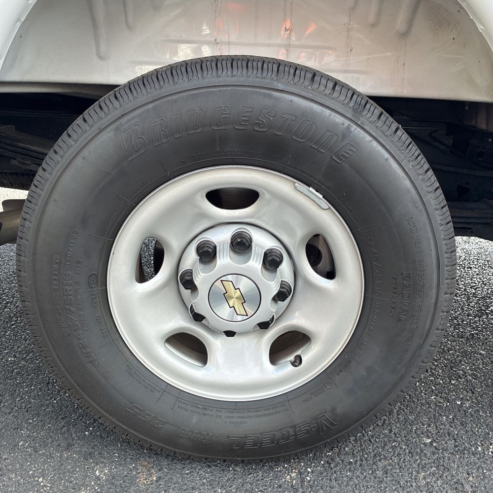 2025 Chevrolet Express LS 3500