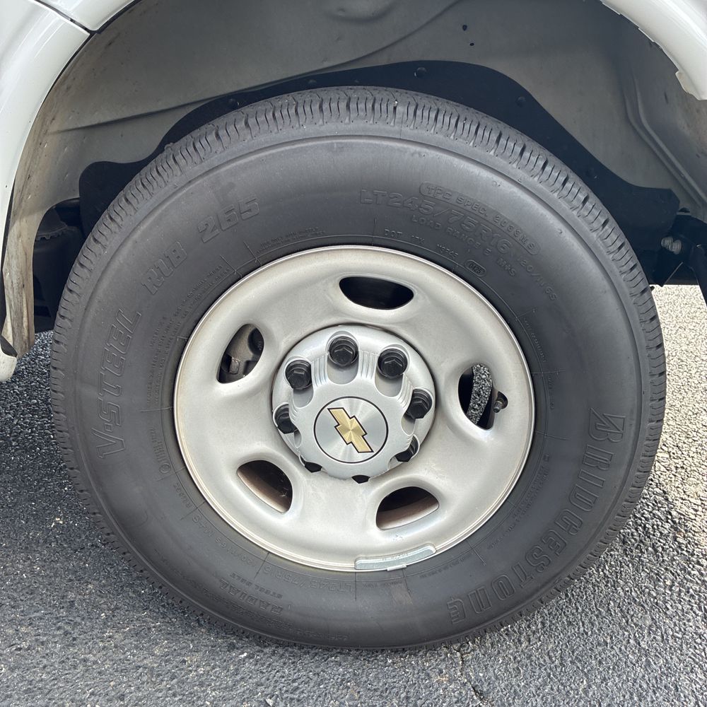 2025 Chevrolet Express LS 3500