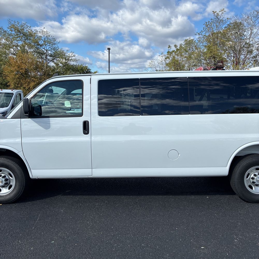 2025 Chevrolet Express LS 3500