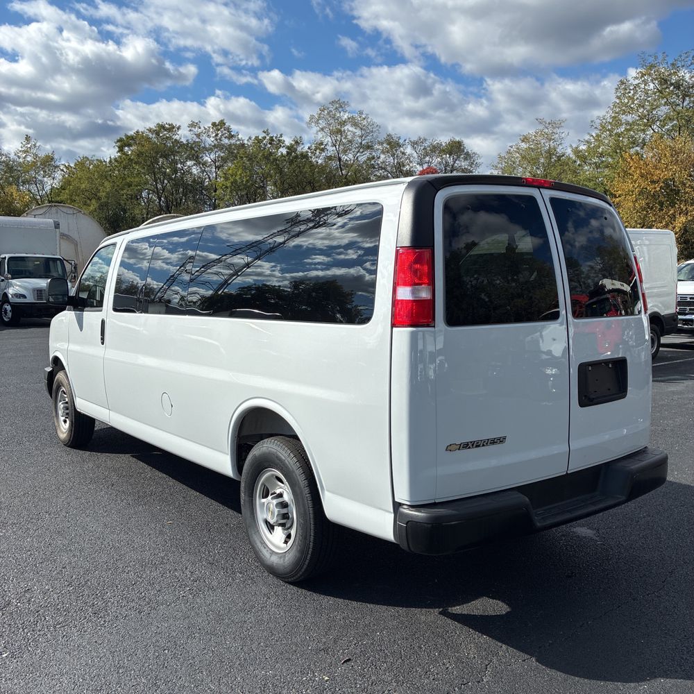 2025 Chevrolet Express LS 3500