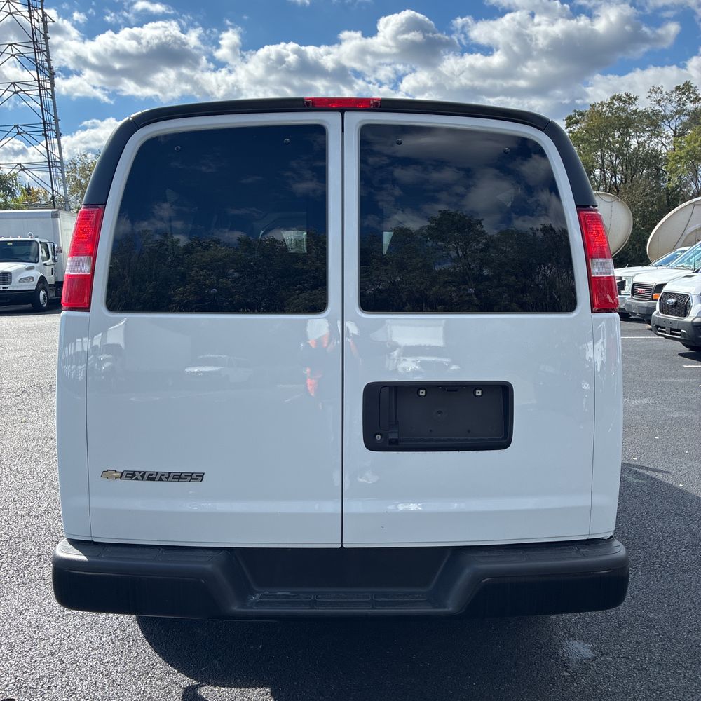 2025 Chevrolet Express LS 3500