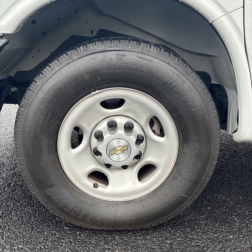 2025 Chevrolet Express LS 3500