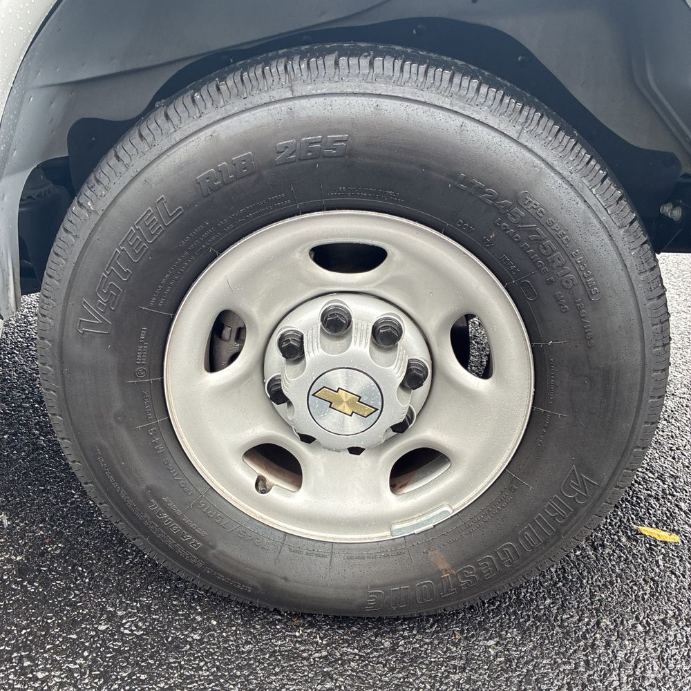 2025 Chevrolet Express LS 3500