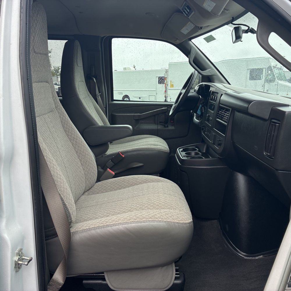 2025 Chevrolet Express LS 3500