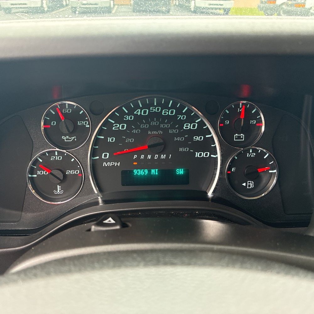 2025 Chevrolet Express LS 3500