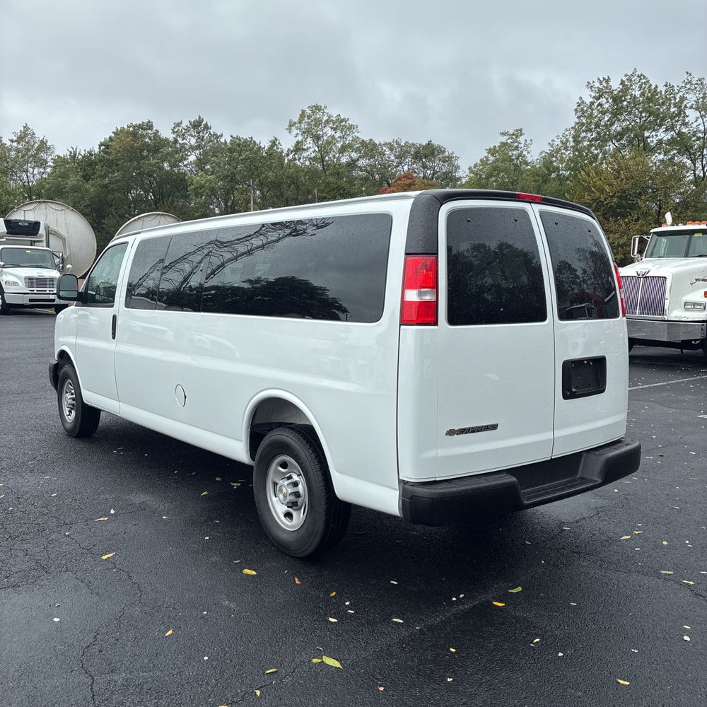 2025 Chevrolet Express LS 3500