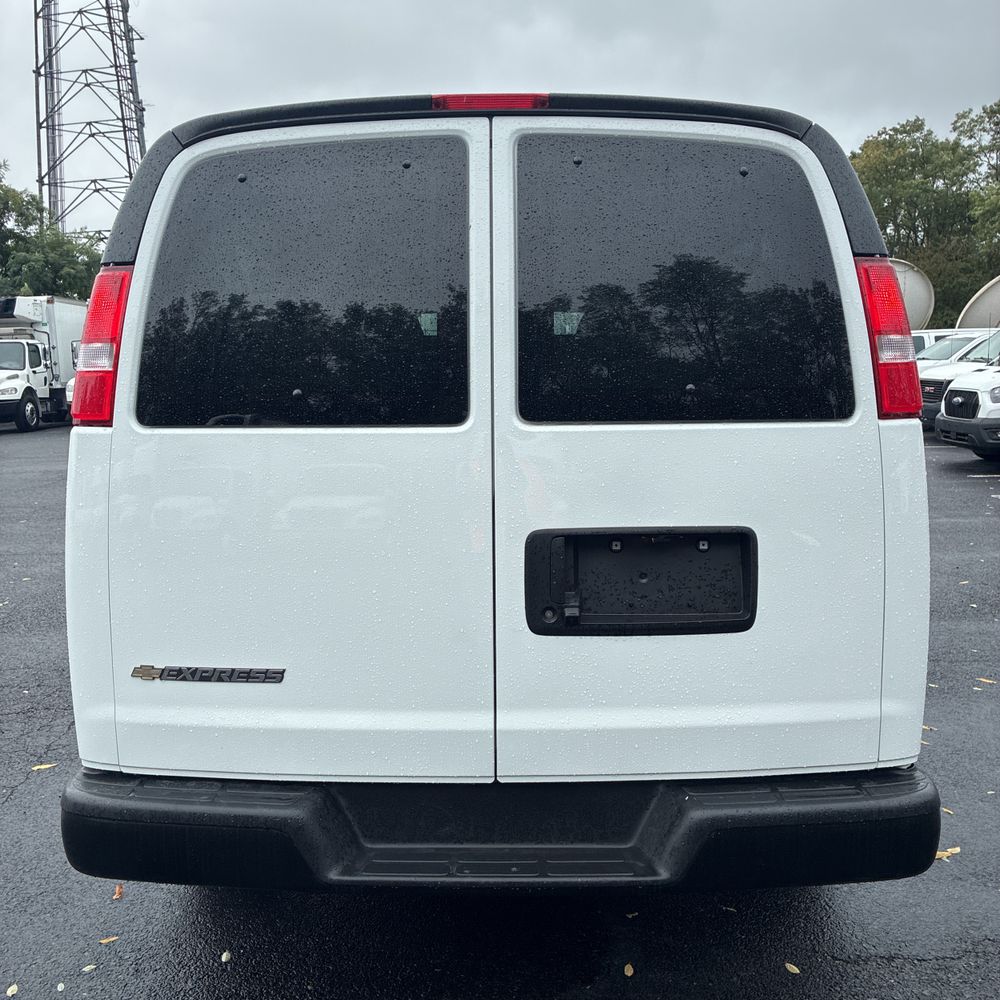 2025 Chevrolet Express LS 3500