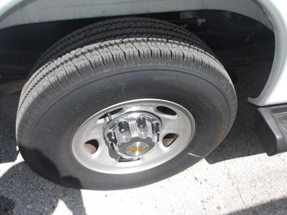 2025 Chevrolet Express Passenger LT