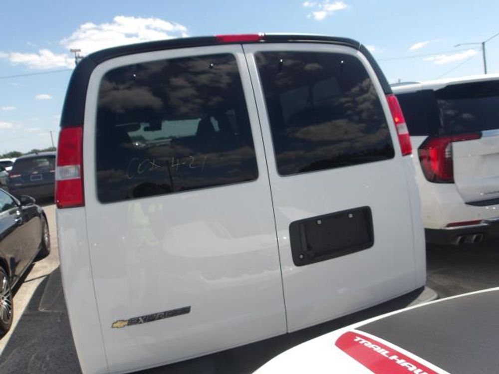 2025 Chevrolet Express Passenger LT