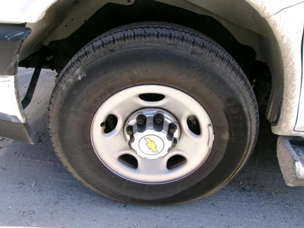 2025 Chevrolet Express Passenger LT