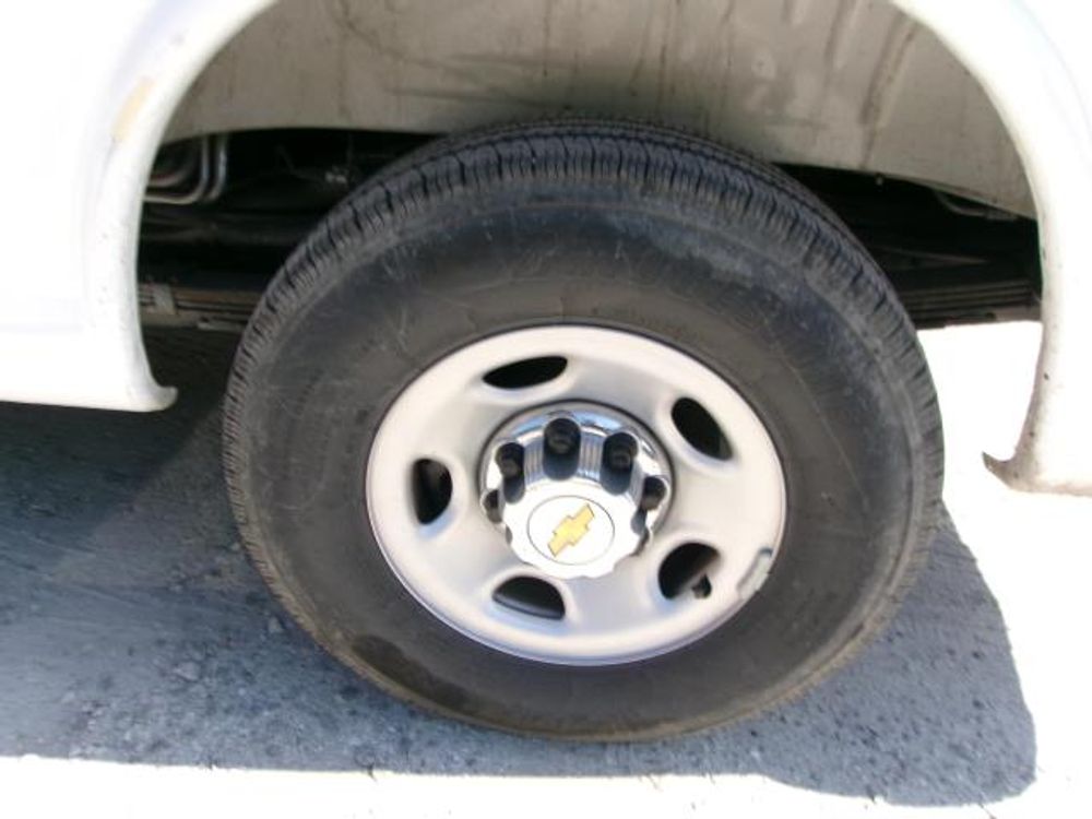 2025 Chevrolet Express Passenger LT