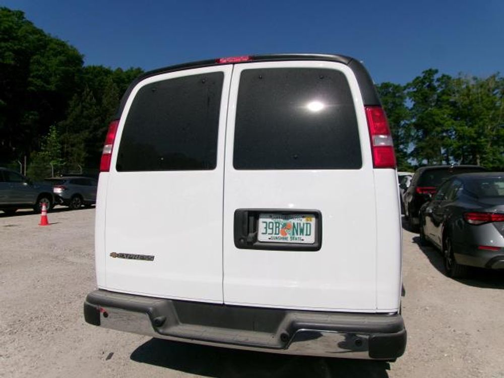 2025 Chevrolet Express Passenger LT