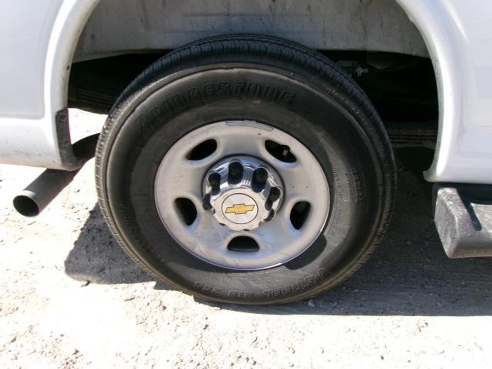 2025 Chevrolet Express Passenger LT