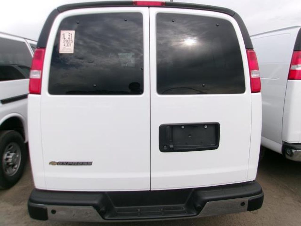 2025 Chevrolet Express Passenger LT