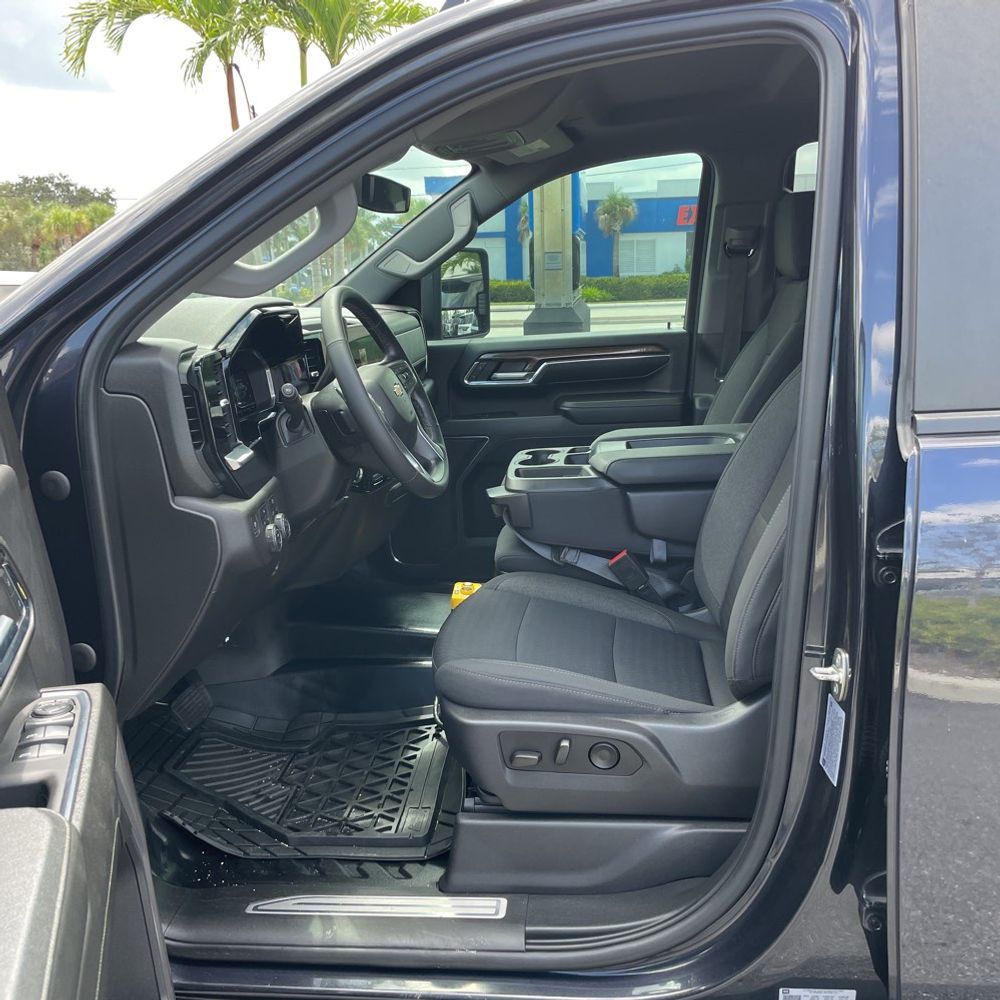 2024 Chevrolet Silverado 3500HD CC LT