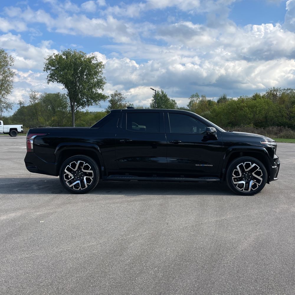2024 Chevrolet Silverado EV RST
