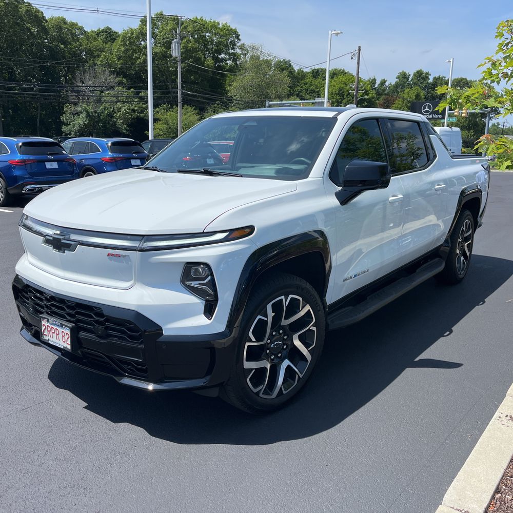2024 Chevrolet Silverado EV RST