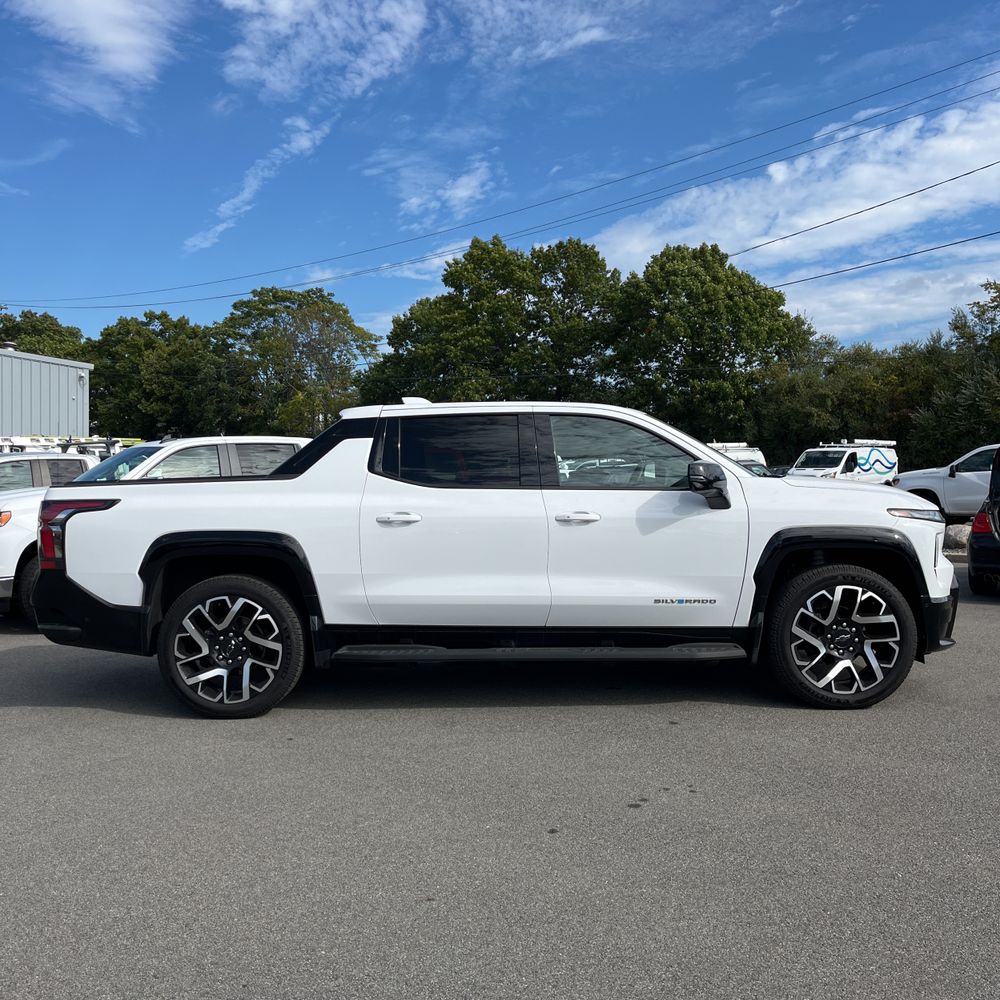 2024 Chevrolet Silverado EV RST
