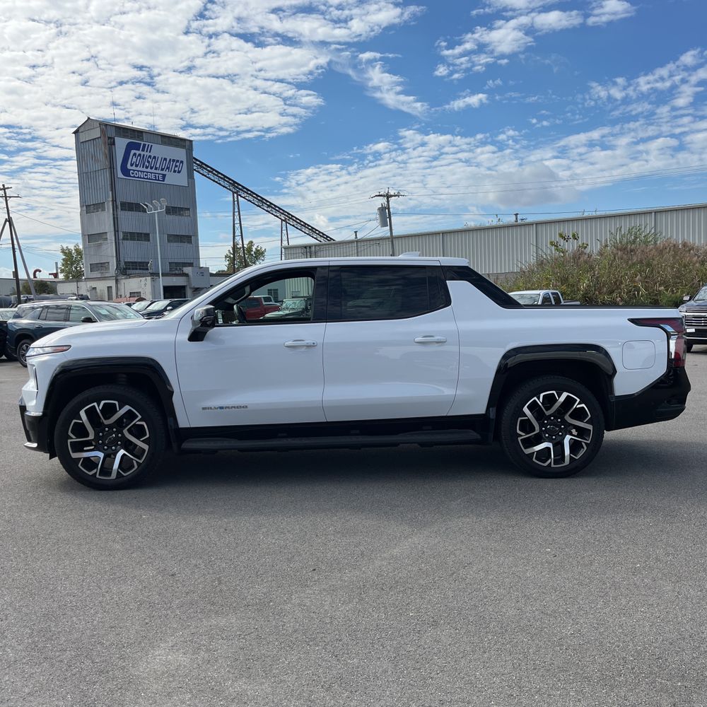 2024 Chevrolet Silverado EV RST