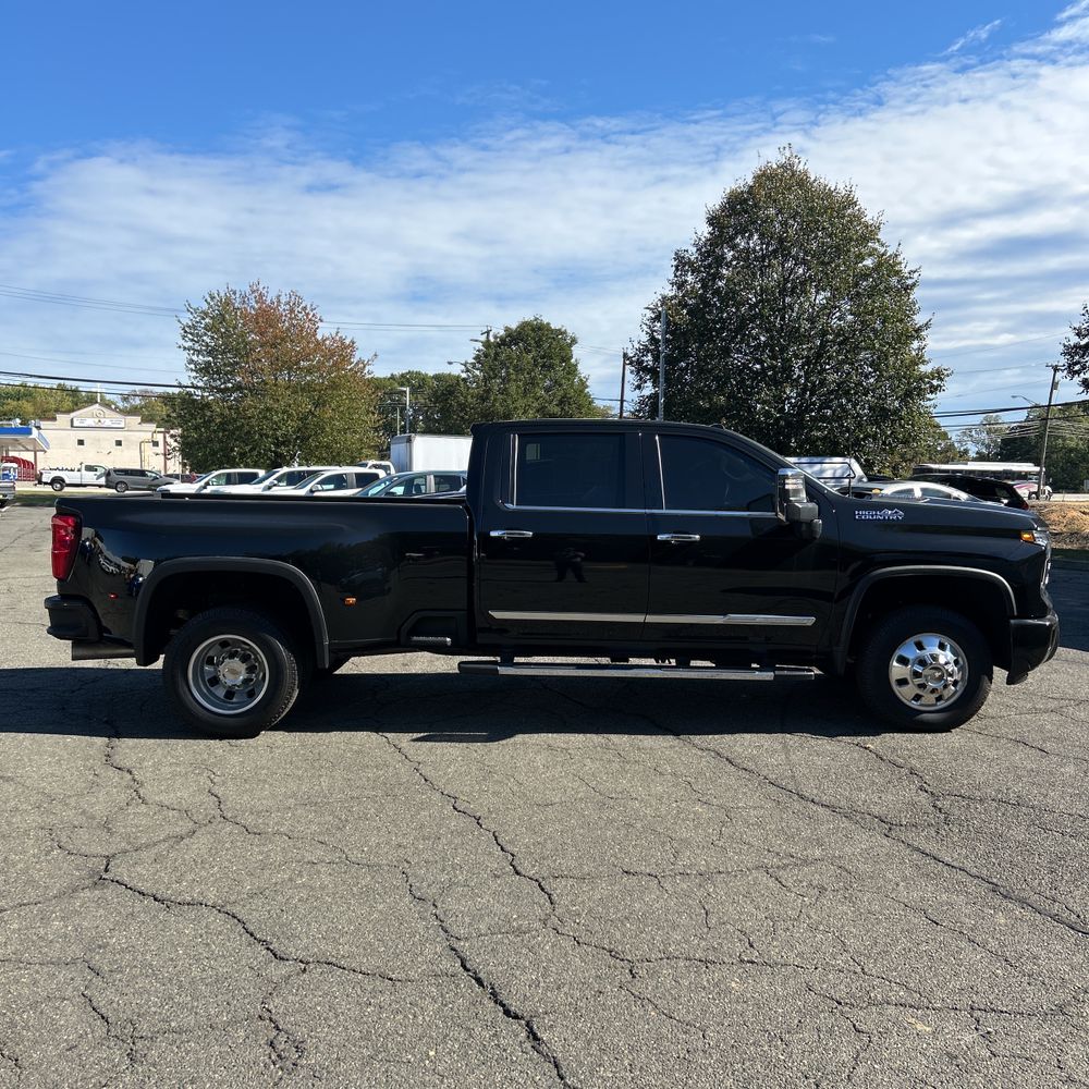 2025 Chevrolet Silverado 3500HD High Country