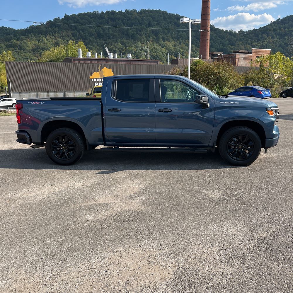 2024 Chevrolet Silverado 1500 Custom