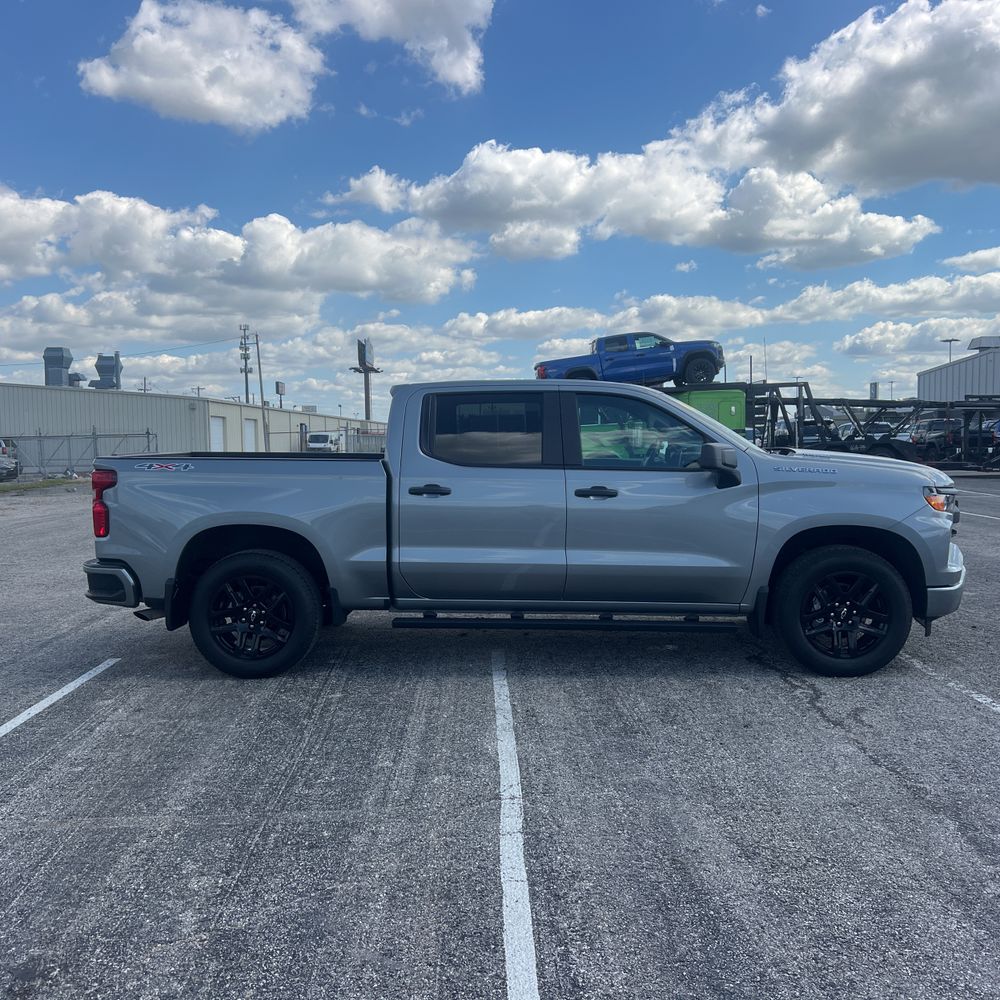 2025 Chevrolet Silverado 1500 Custom