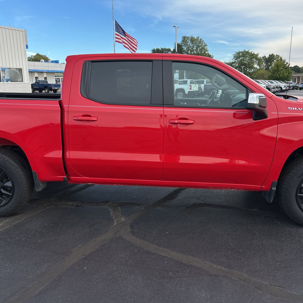 2025 Chevrolet Silverado 1500 LT