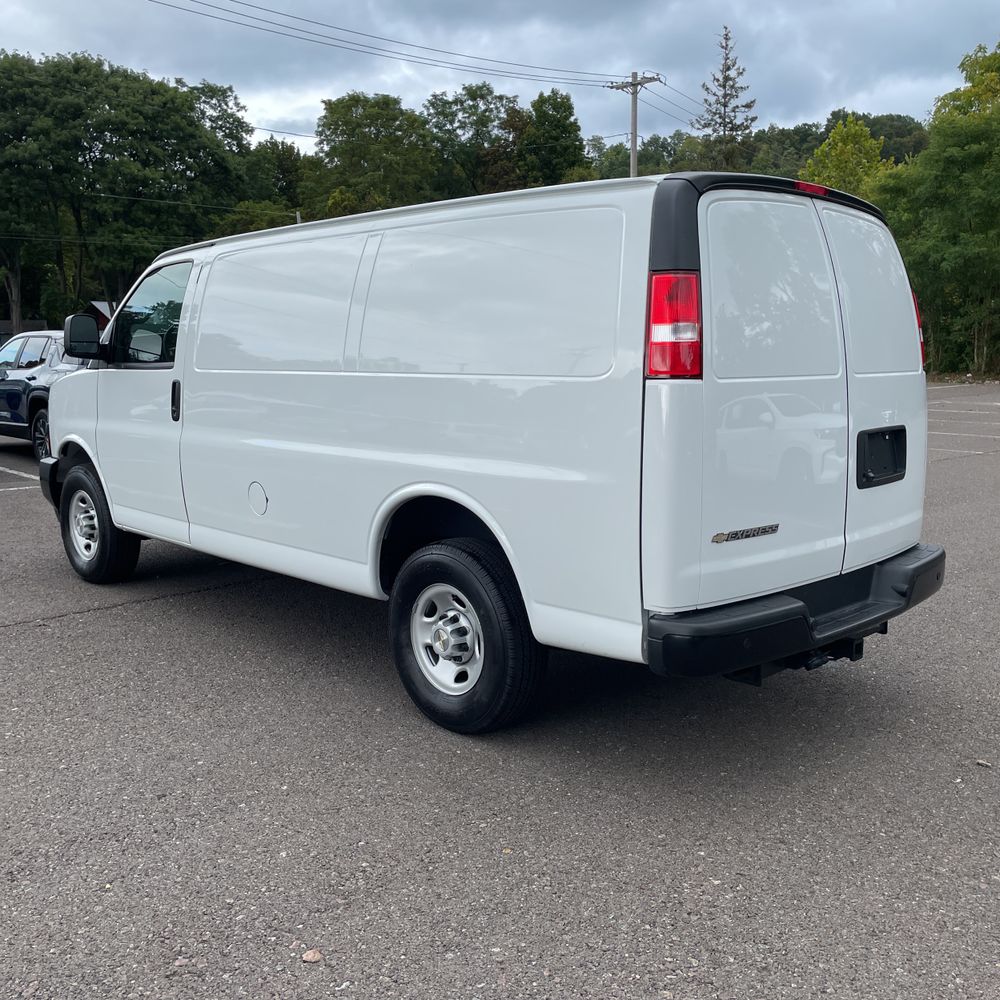 2024 Chevrolet Express 2500