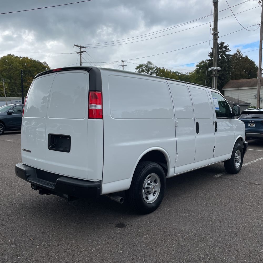 2024 Chevrolet Express 2500