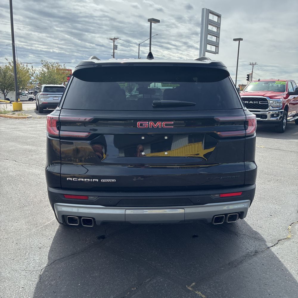 2025 GMC Acadia Elevation