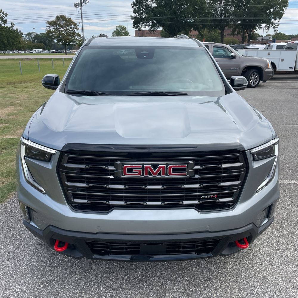 2024 GMC Acadia AT4