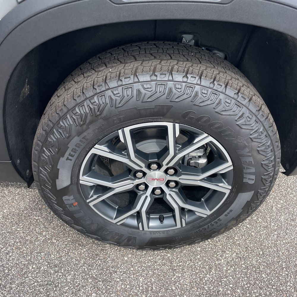 2024 GMC Acadia AT4