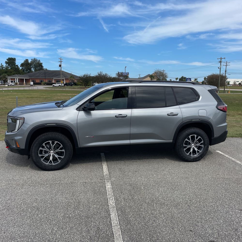 2024 GMC Acadia AT4