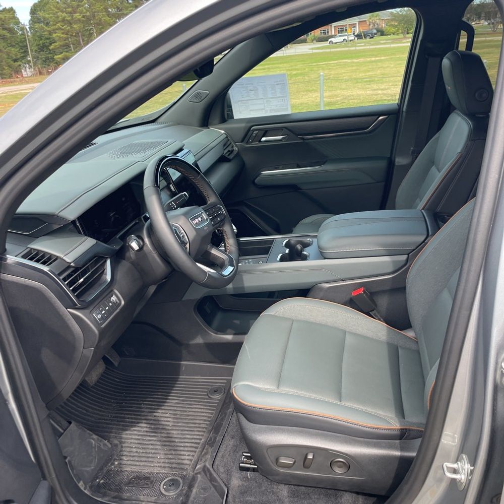 2024 GMC Acadia AT4