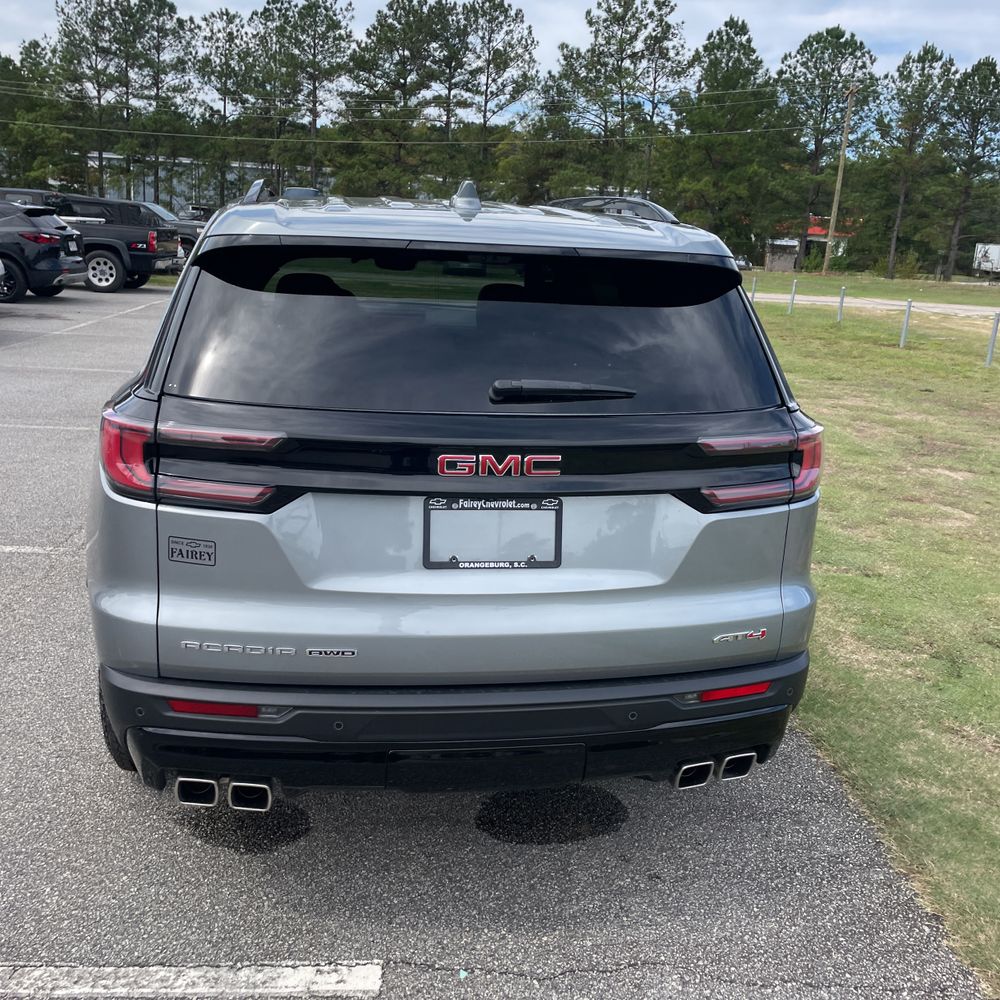 2024 GMC Acadia AT4
