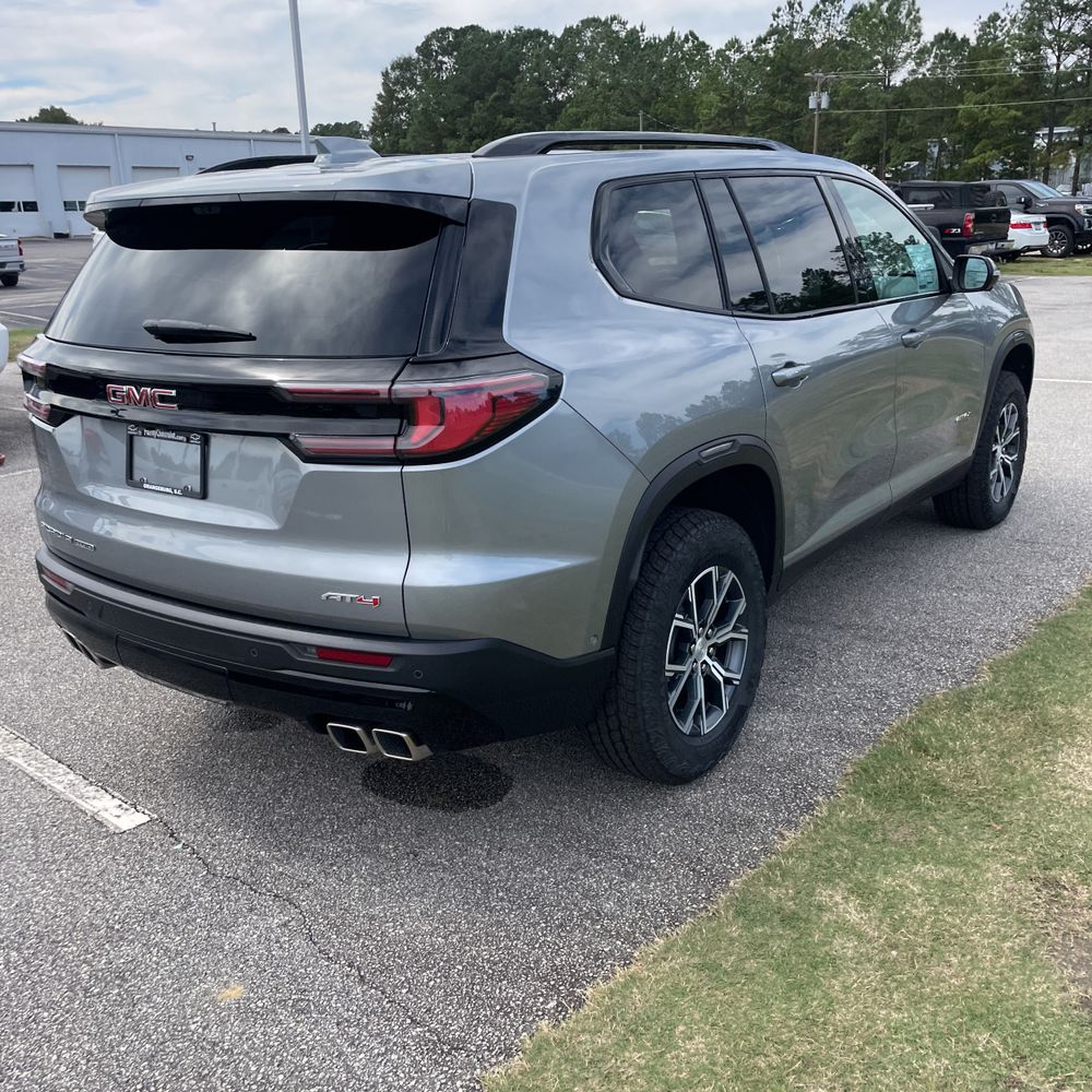 2024 GMC Acadia AT4