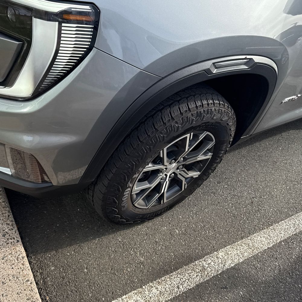 2024 GMC Acadia AT4