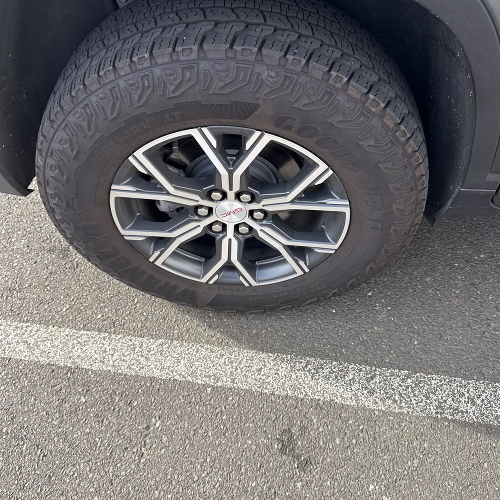 2024 GMC Acadia AT4