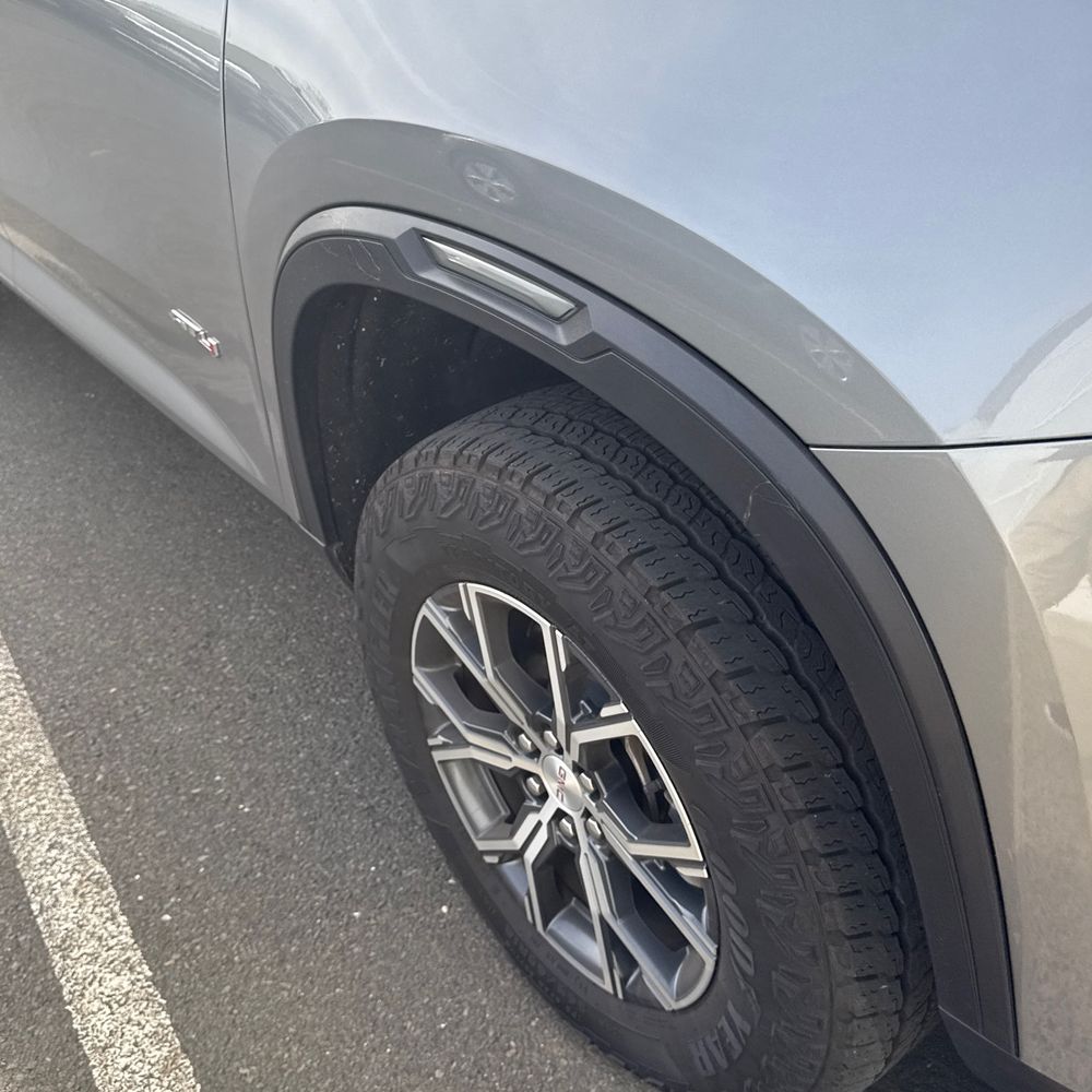 2024 GMC Acadia AT4
