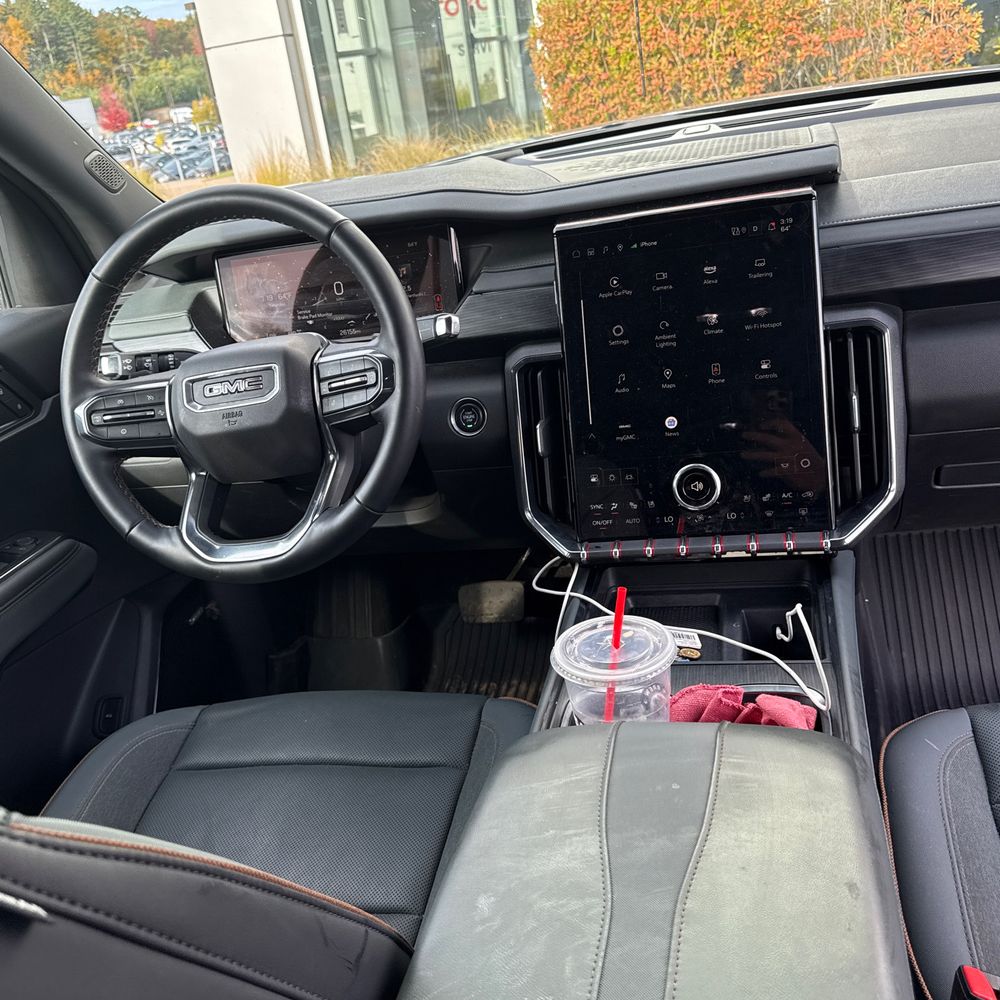 2024 GMC Acadia AT4