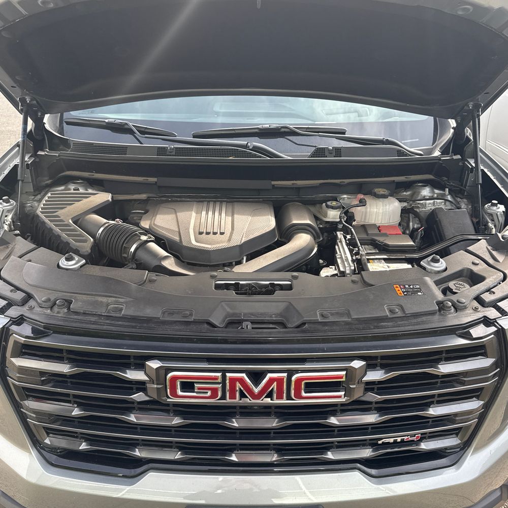 2024 GMC Acadia AT4