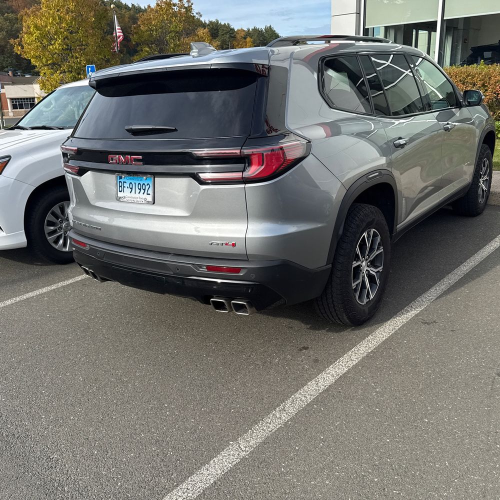2024 GMC Acadia AT4