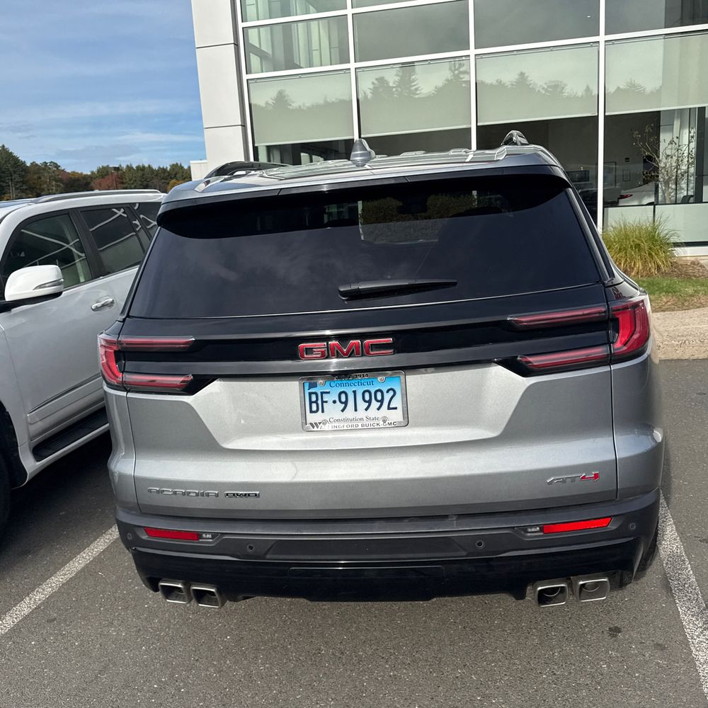 2024 GMC Acadia AT4
