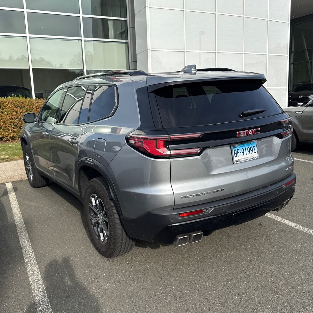 2024 GMC Acadia AT4