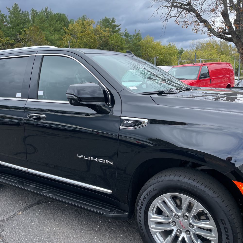 2024 GMC Yukon SLT
