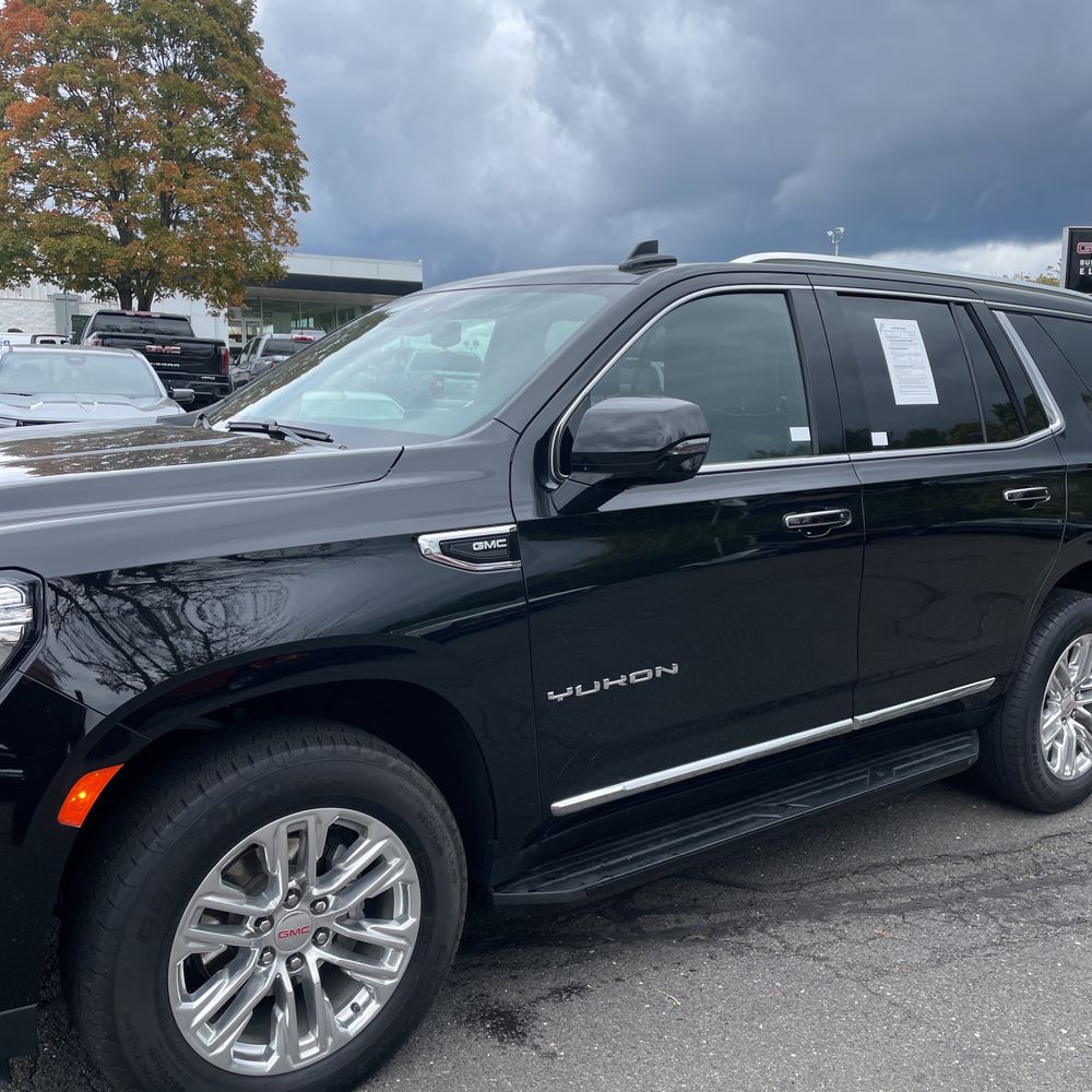 2024 GMC Yukon SLT