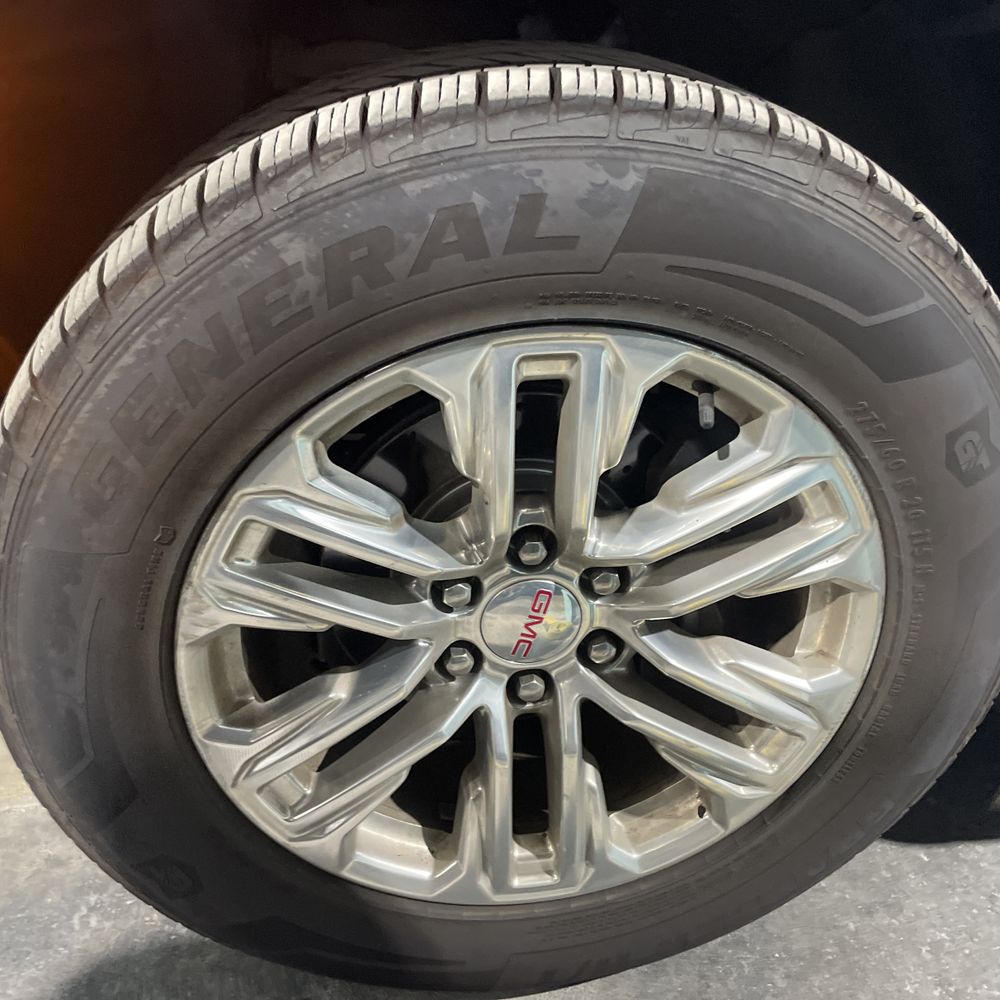 2021 GMC Yukon SLT 4D SUV 4WD
